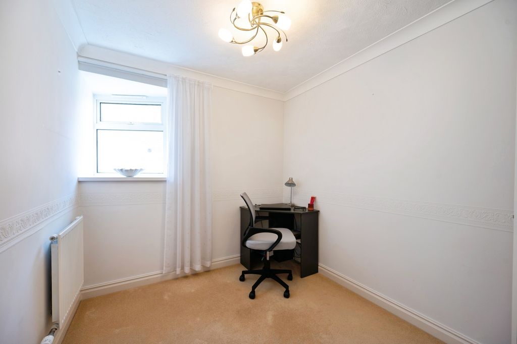 Additional image 8 of 3 bed flat for saleSea Front, Hayling Island, Hampshire PO11