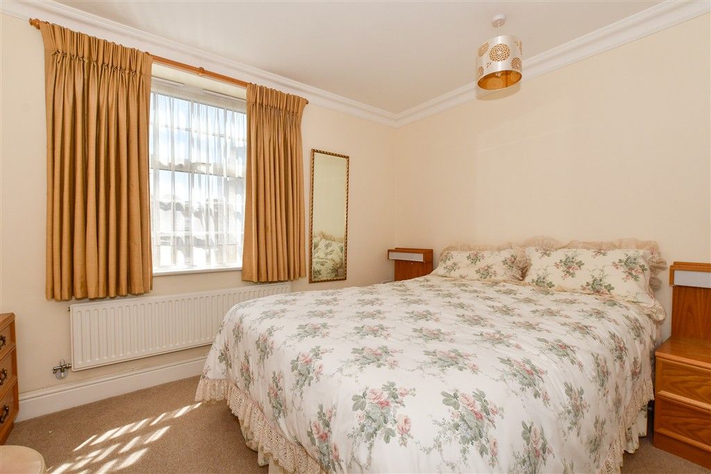 Additional image 6 of 2 bed flat for salePotters Place, Horsham, West Sussex RH12