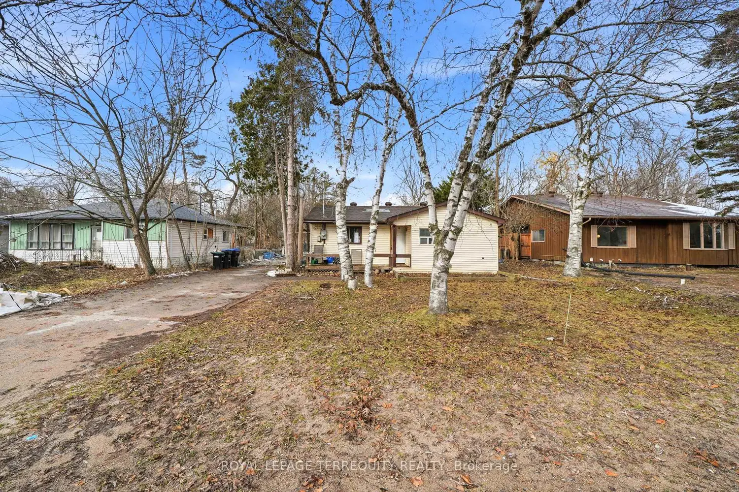 2038 St John's Road photo 2