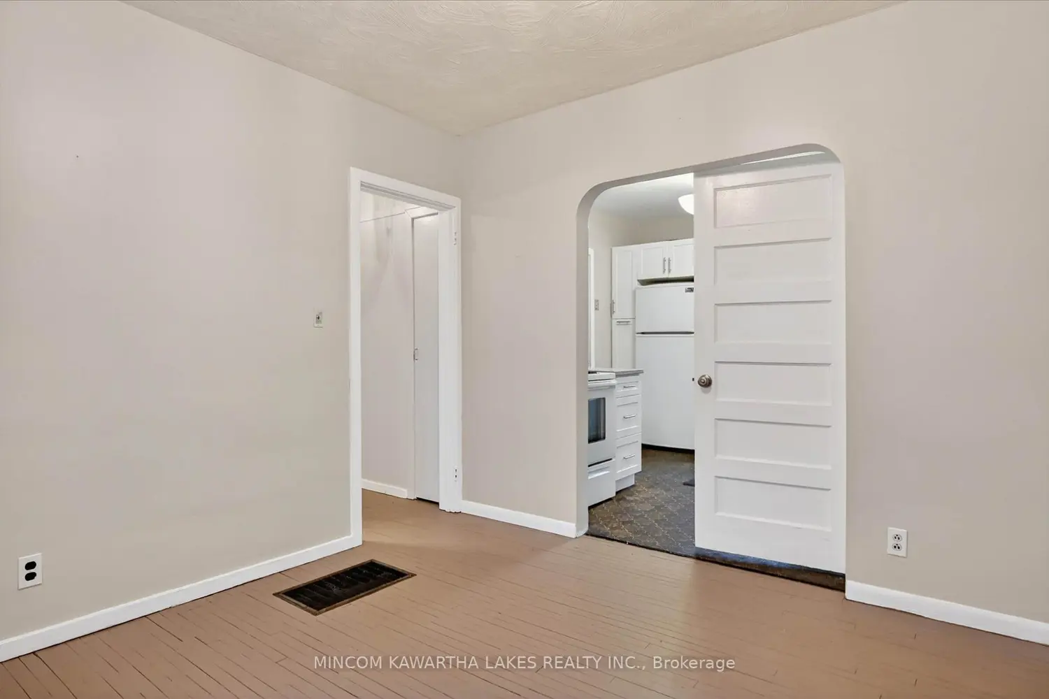 452 Hamilton Street photo 5