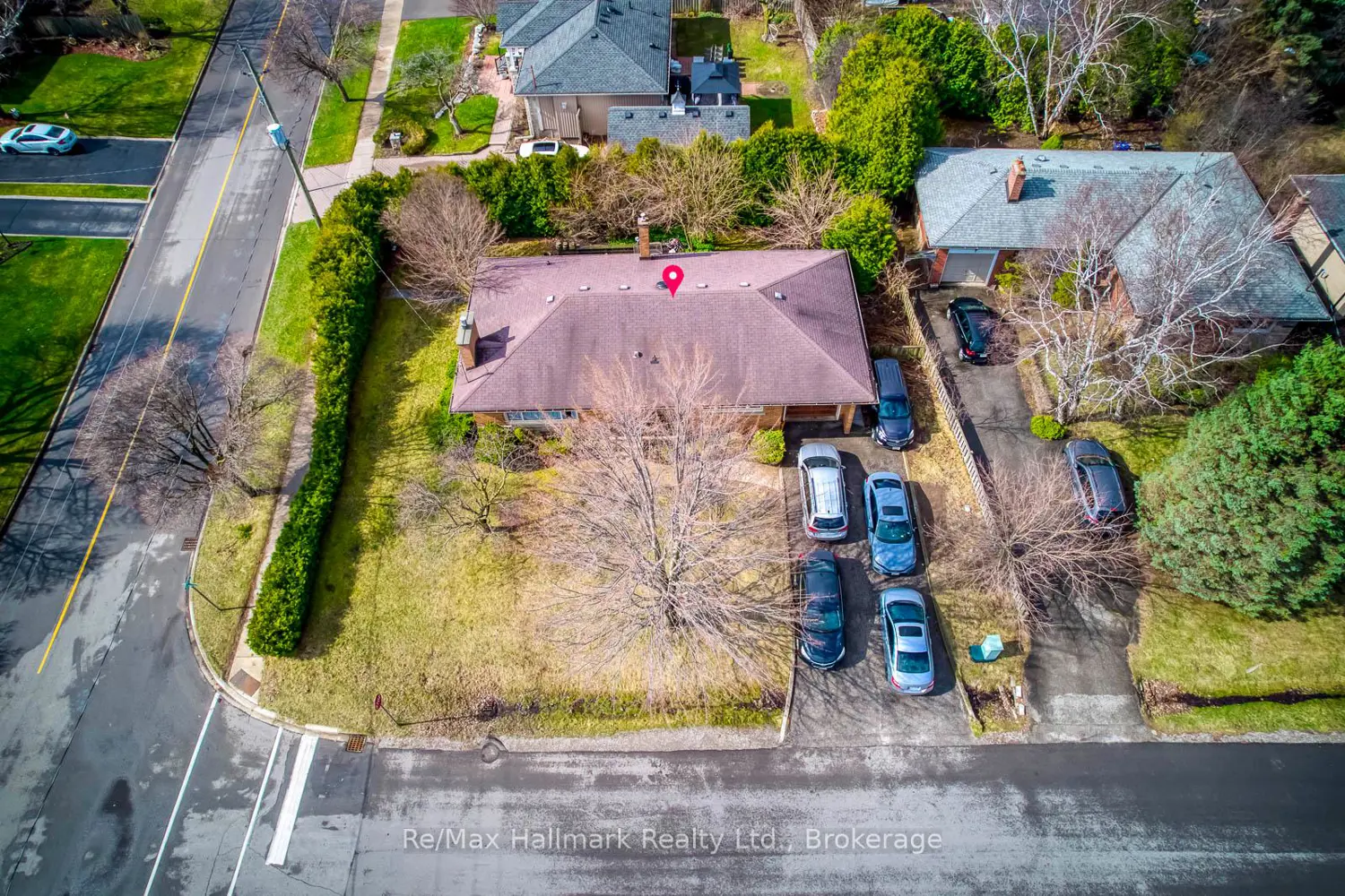 216 Wales Crescent photo 3