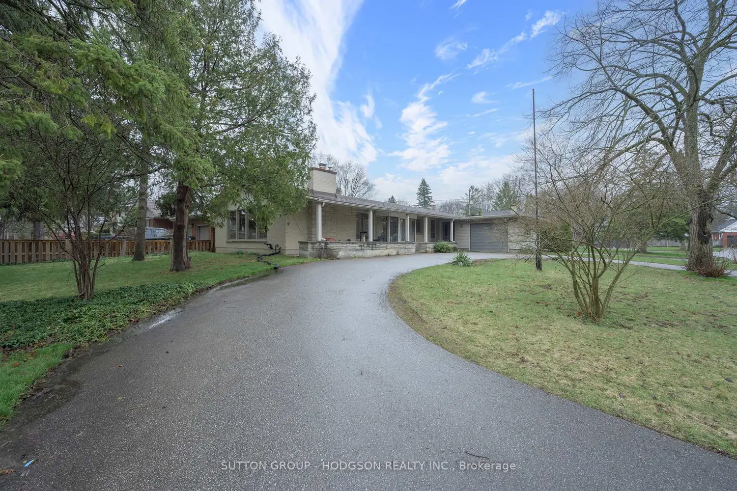 396 Averill Gate photo 3