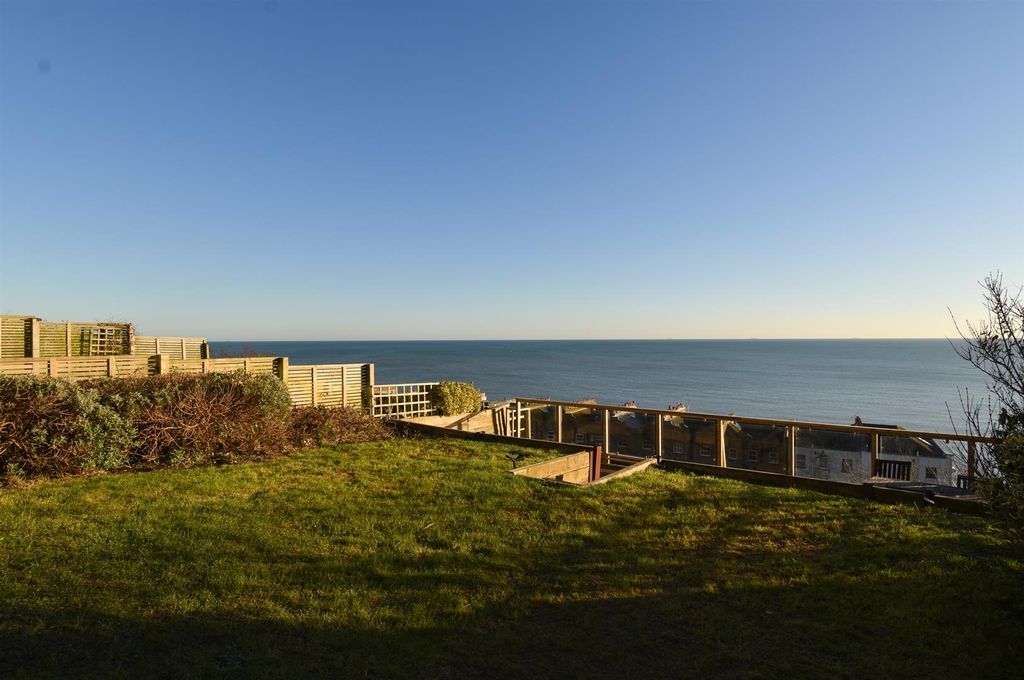 2 bed flat for saleWest Hill Road, St. Leonards-On-Sea TN38 photo 3