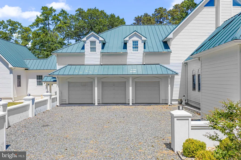 3315 Windmill Point Road, White Stone, VA 22578