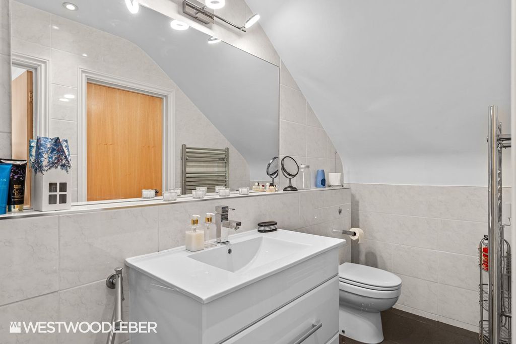 Additional image 20 of 3 bed flat for salePlomer Avenue, Hoddesdon EN11