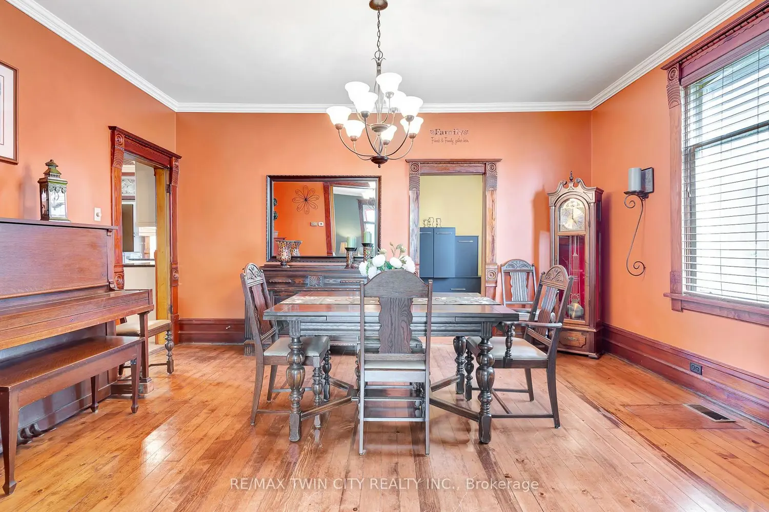 199 Ellen Street photo 5