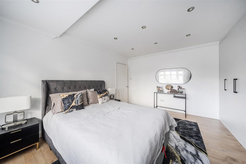 Additional image 27 of 6 bed detached house for saleMerlewood Close, High Wycombe HP11