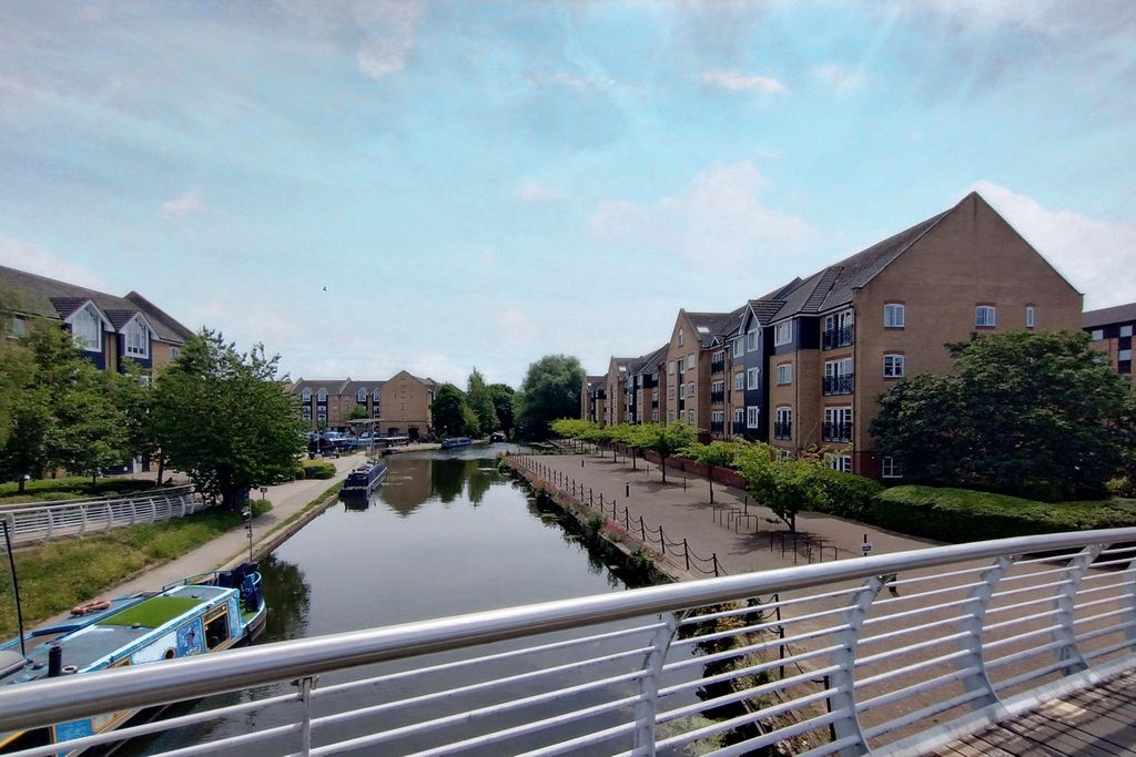 Additional image 2 of 2 bed flat for saleStationers Place, Hemel Hempstead HP3