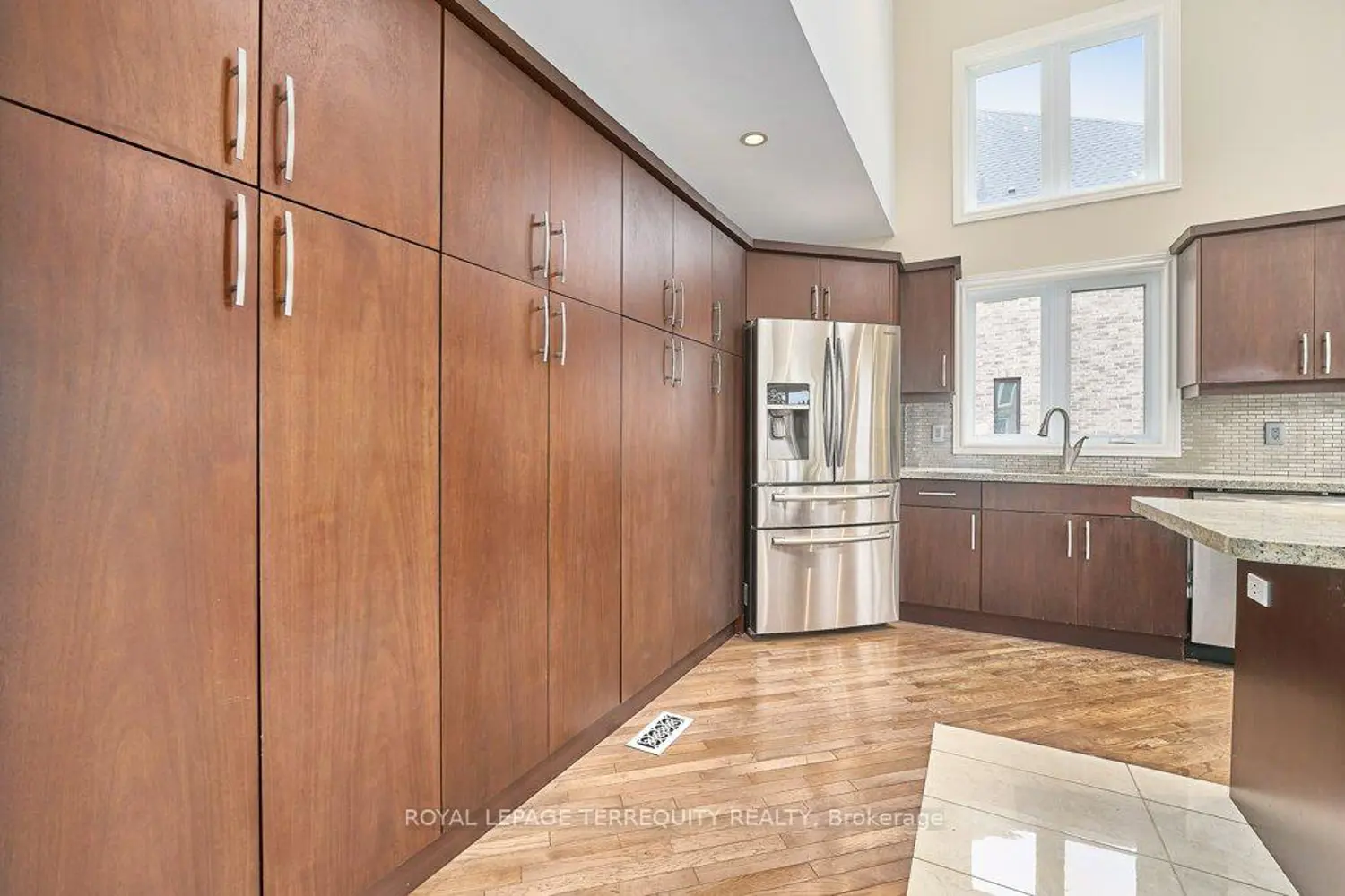 1449 Rosebank Road photo 2