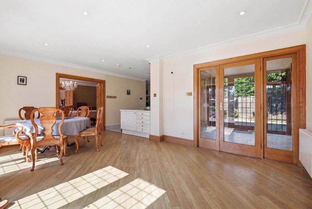 Additional image 15 of 6 bed detached house for saleWest Common Close, Harpenden AL5