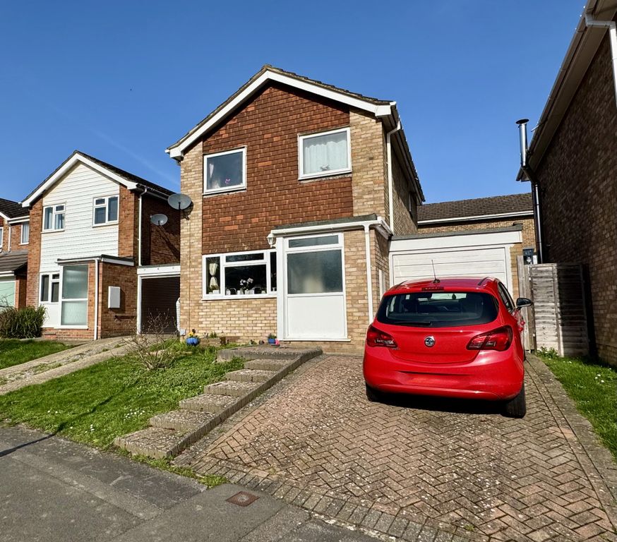 3 bed detached house for saleBramshott Drive, Hook RG27