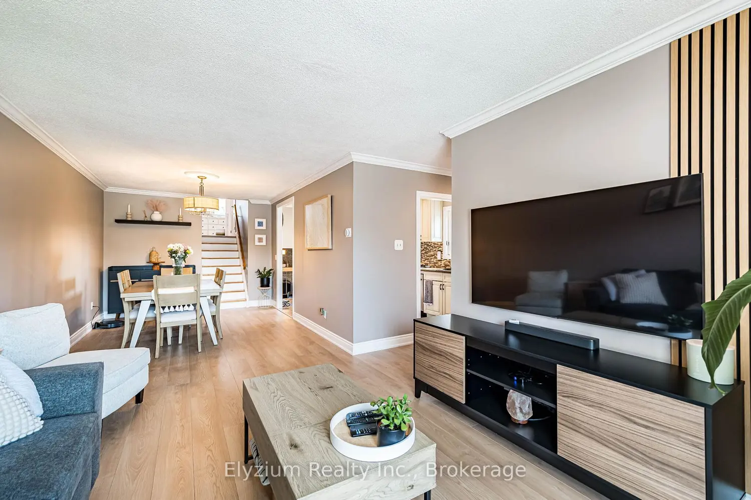 6953 Cherbourg Gardens photo 5