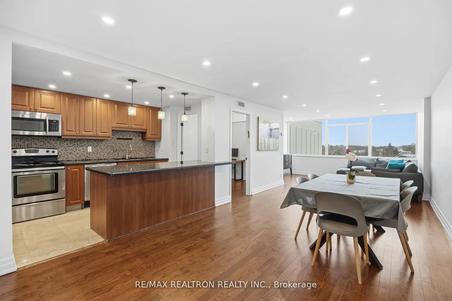 3000 Bathurst Street 601 photo 2