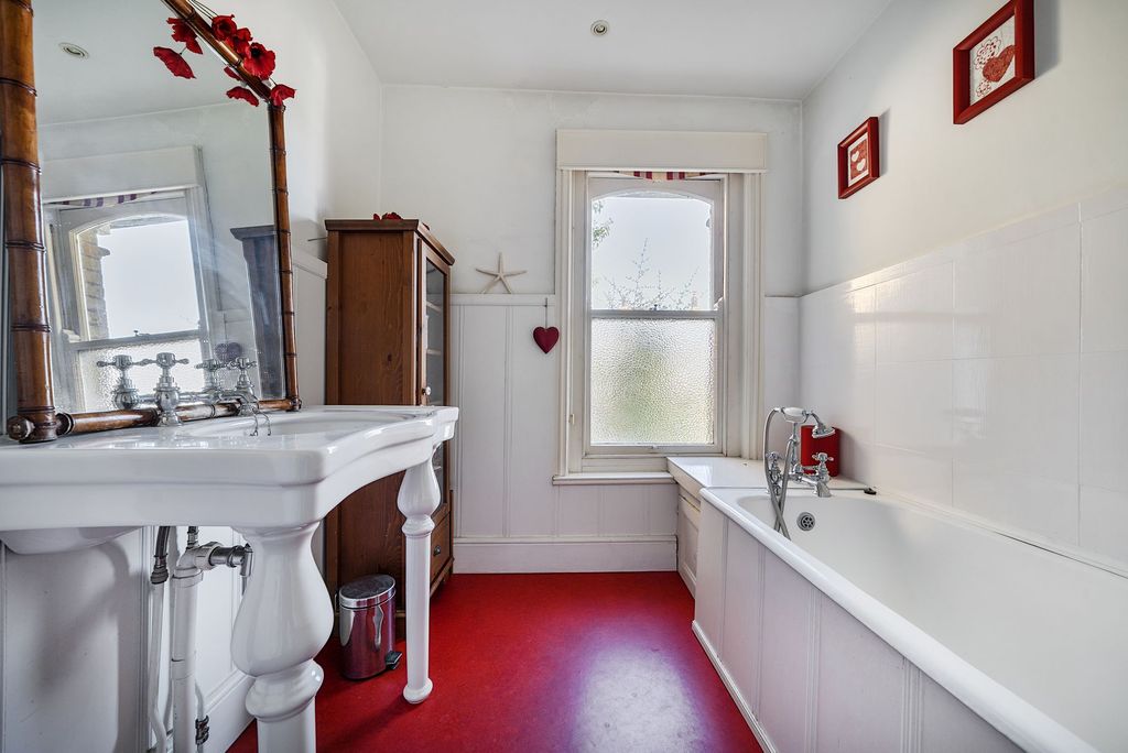 Additional image 17 of 4 bed detached house for saleKnox Road, Havant PO9