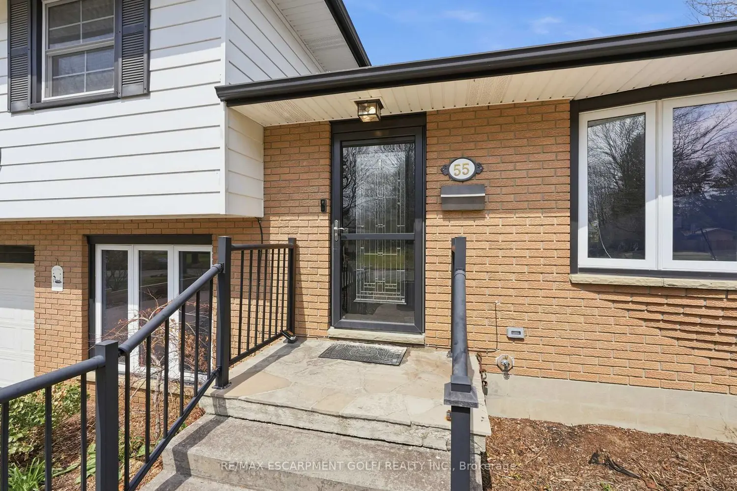 55 Berkley Crescent photo 2