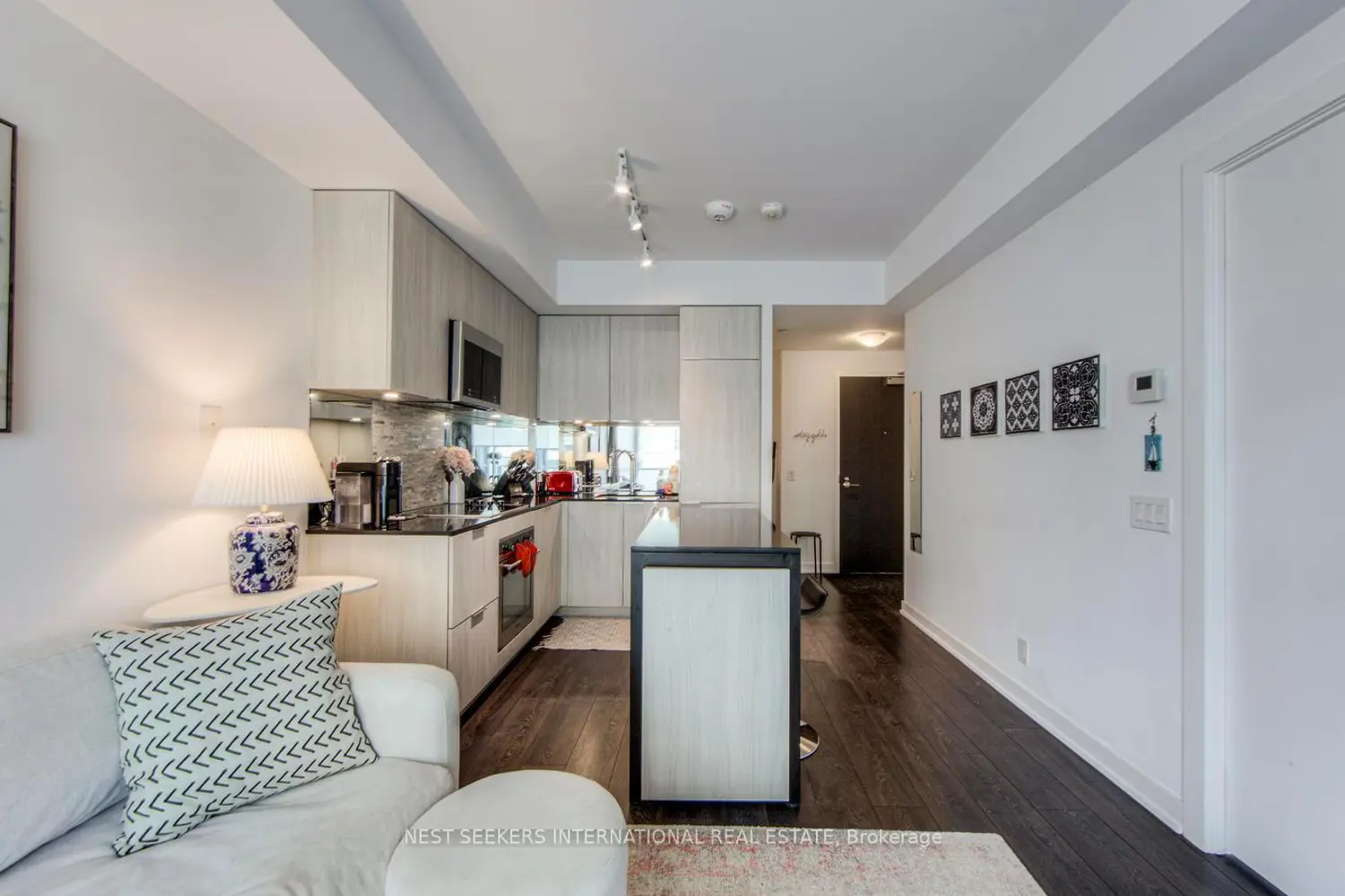 Additional image 8 of 609 Avenue Road 1410