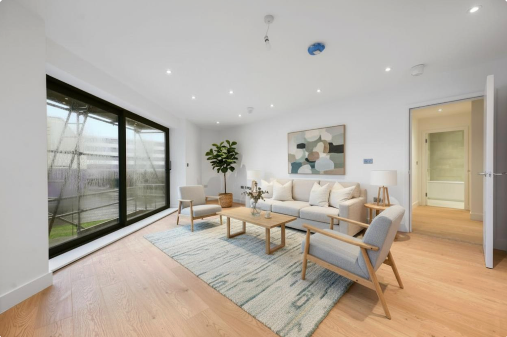 Additional image 2 of 2 bed flat for salePrince Regent Rd, Hounslow TW3