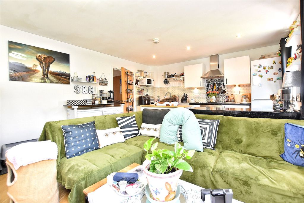 2 bed flat for saleSydney Barnes Close, Castleton, Rochdale, Greater Manchester OL11 photo 3