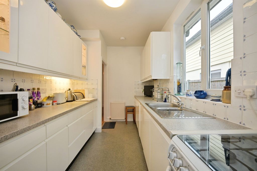 Additional image 4 of 5 bed detached bungalow for saleWare Road, Hoddesdon EN11