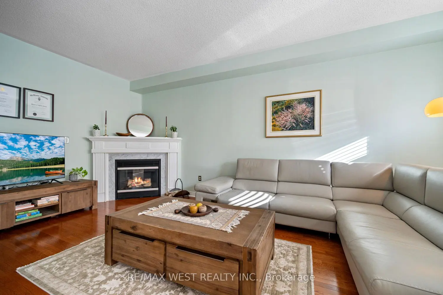 3374 Artesian Drive photo 4