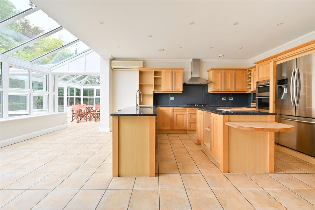 Additional image 2 of 6 bed property for saleRedbourn Lane, Harpenden AL5