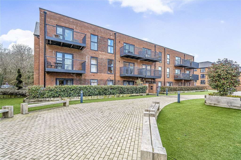 Additional image 2 of 2 bed flat for saleStation Road, Hook, Hampshire RG27