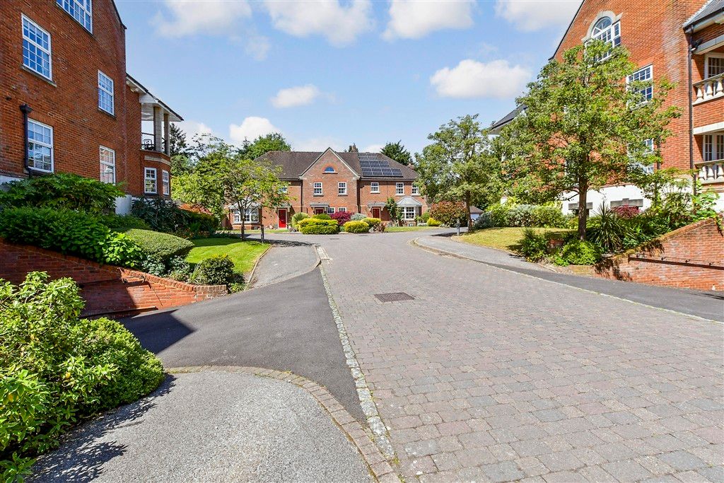 Additional image 12 of 2 bed flat for salePotters Place, Horsham, West Sussex RH12