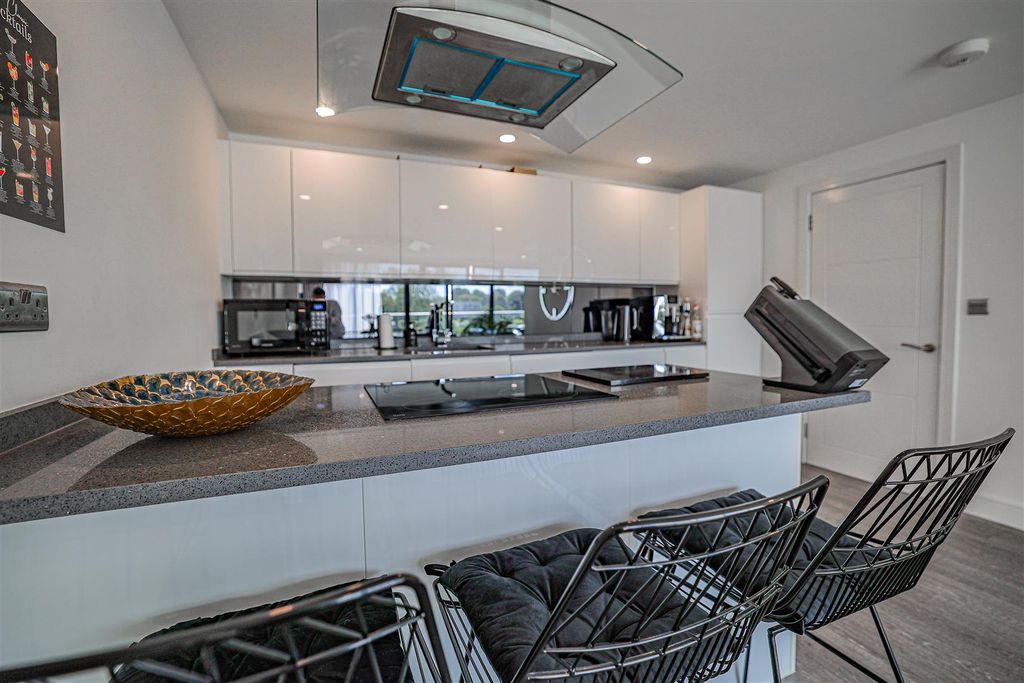 Additional image 6 of 3 bed flat for saleWaterhouse Street, Hemel Hempstead HP1