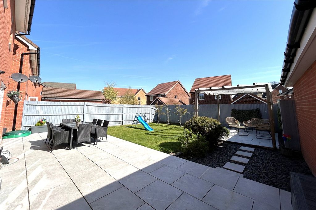 Additional image 27 of 5 bed detached house for saleViney Close, Hook, Hampshire RG27