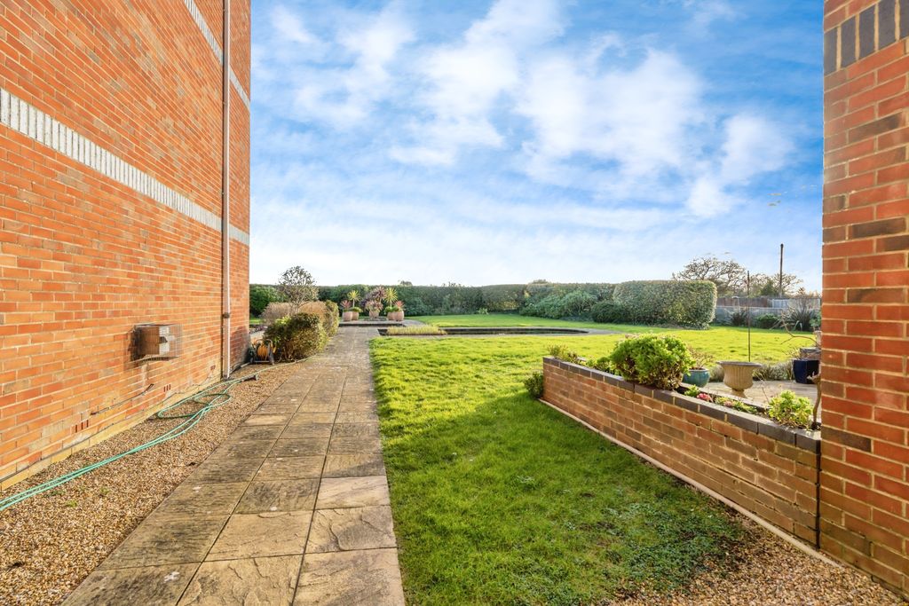 Additional image 17 of 1 bed flat for sale390 Sea Front, Hayling Island PO11