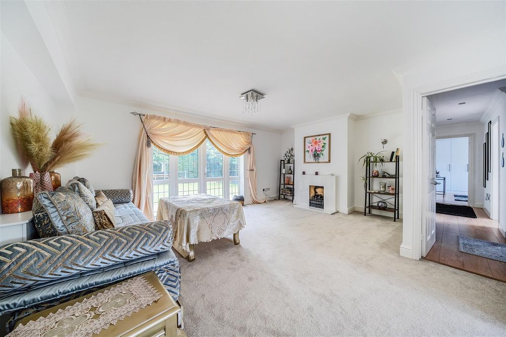 Additional image 14 of 6 bed detached house for saleMerlewood Close, High Wycombe HP11