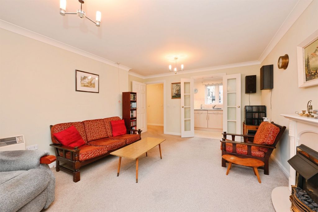 Additional image 4 of 2 bed flat for saleBrocket Road, Hoddesdon EN11