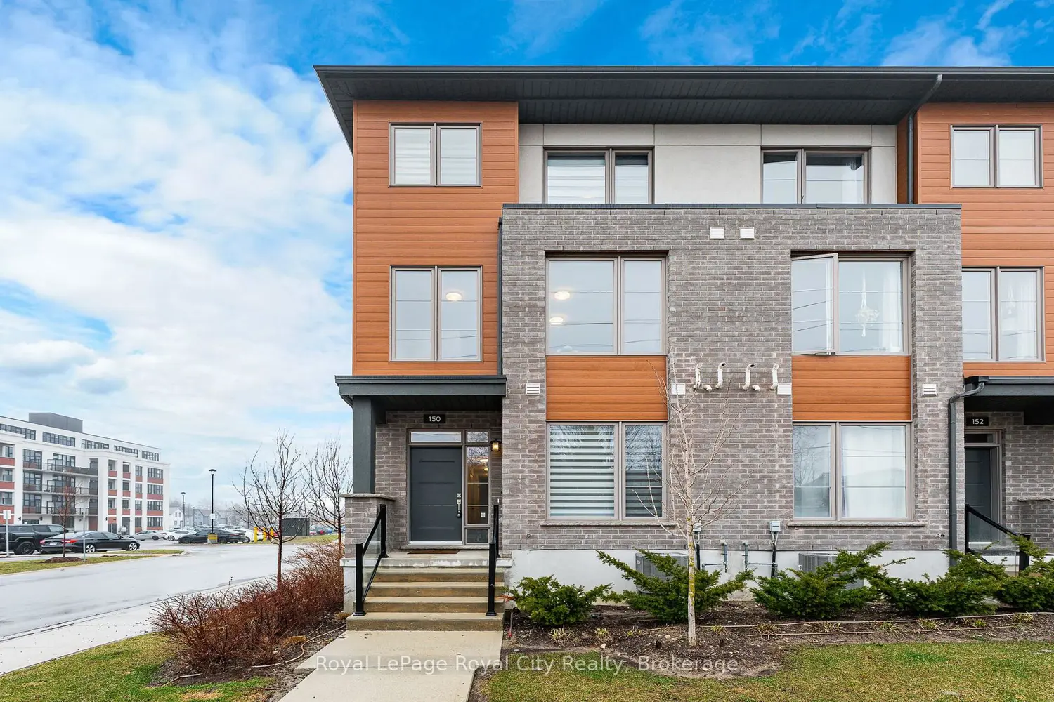 150 Huron Street 1 photo 2