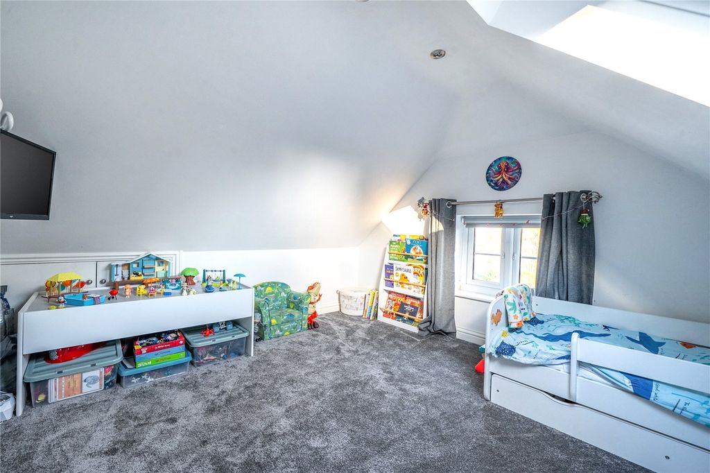 Additional image 14 of 5 bed semi-detached house for saleKingsbridge End, Hook, Hampshire RG27