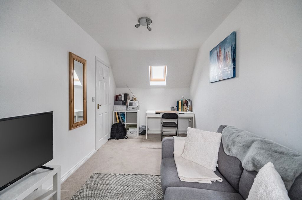 Additional image 21 of 5 bed detached house for saleMyllers Lond, Hook, Hampshire RG27