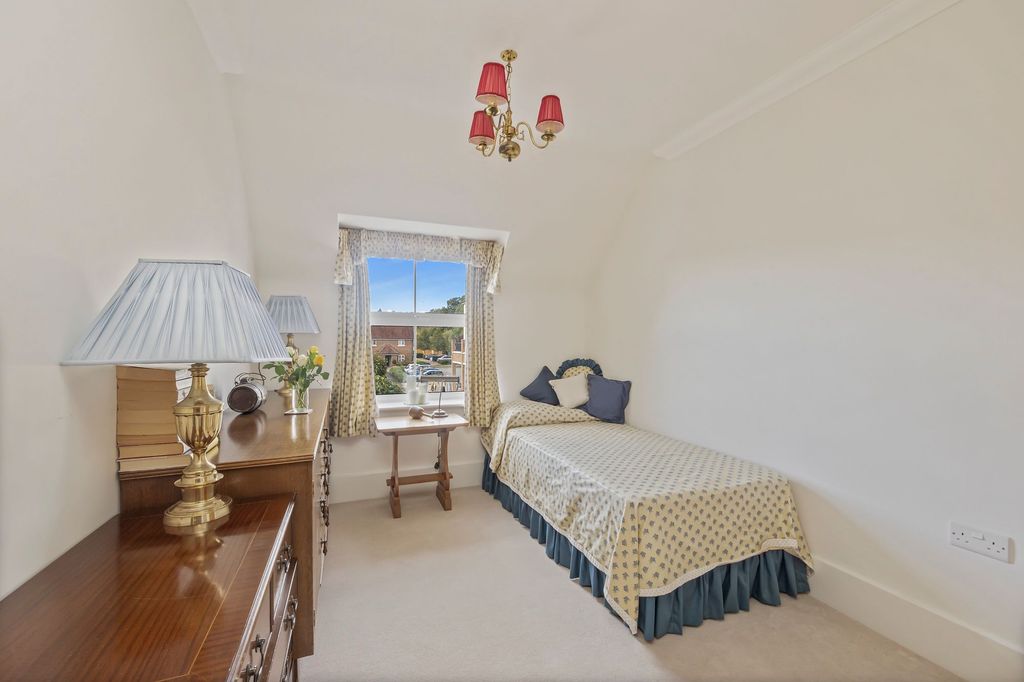 Additional image 14 of 2 bed flat for saleDurrants Drive, Faygate RH12