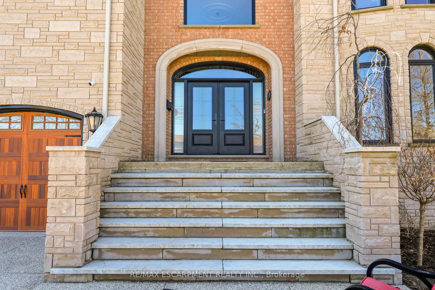 82 Maple Drive photo 2