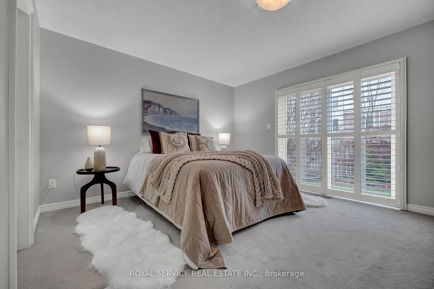 350 Lakebreeze Drive 5 photo 3