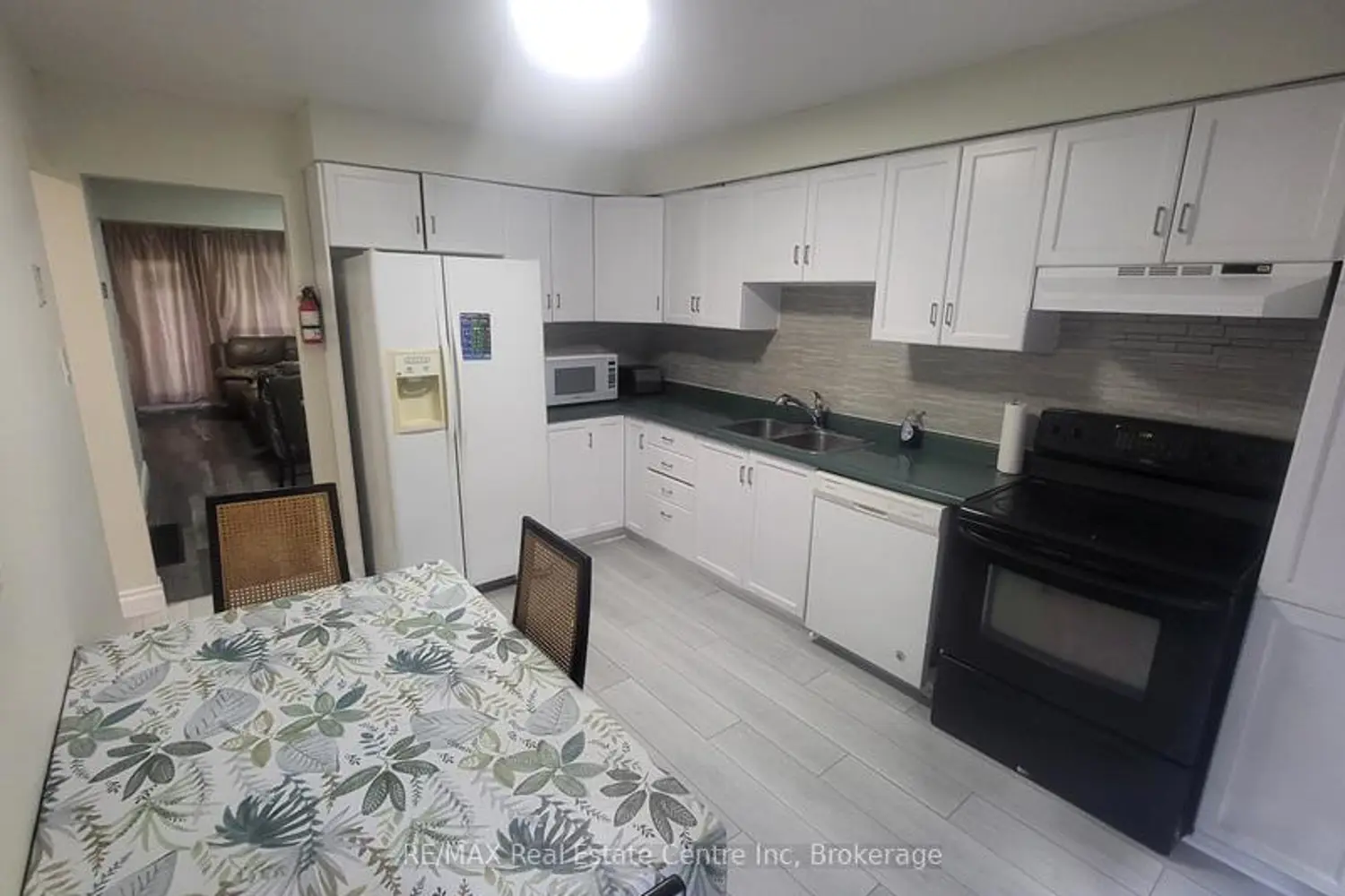 137 Dovercliffe Road photo 5