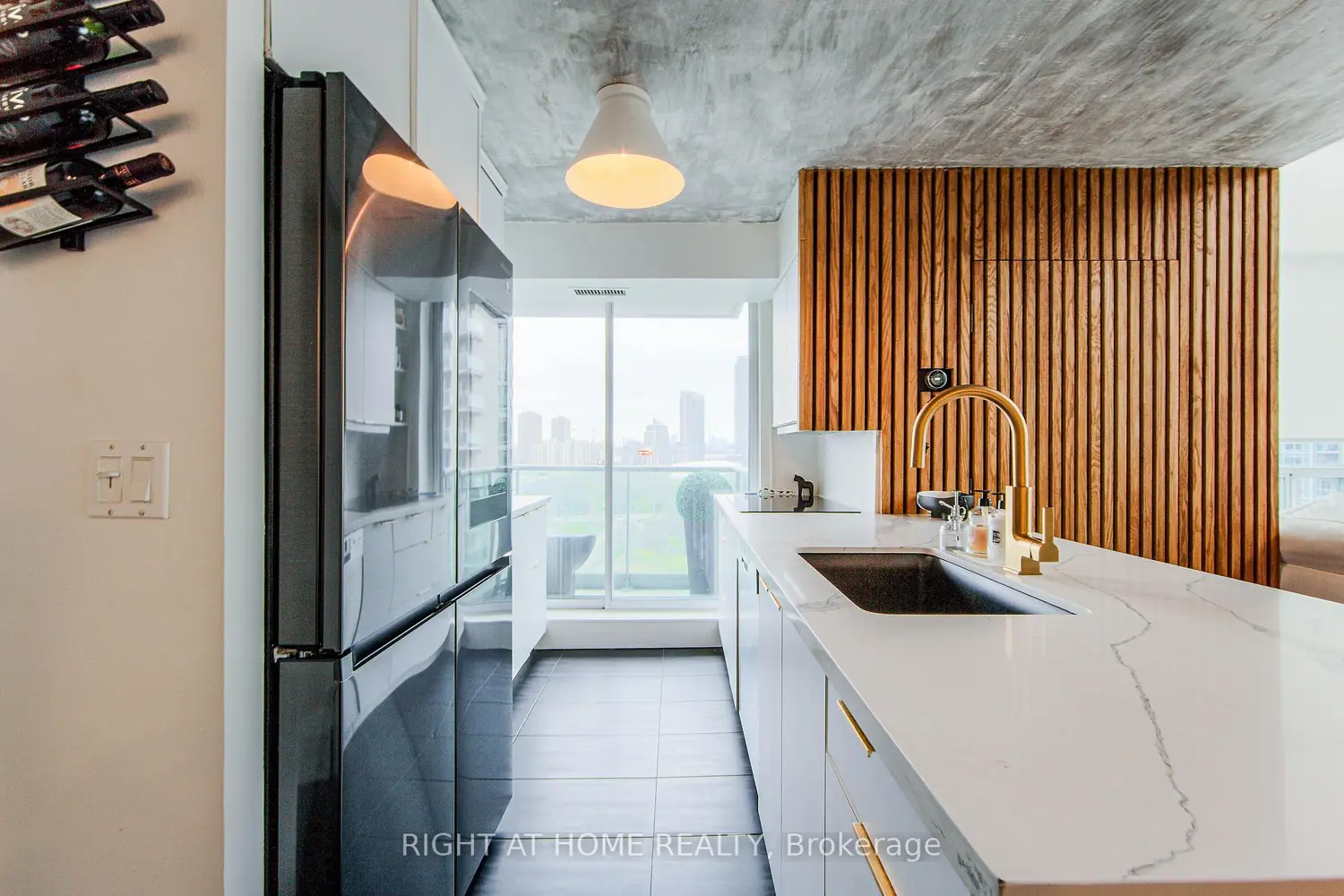 Additional image 3 of 250 Manitoba Street 728