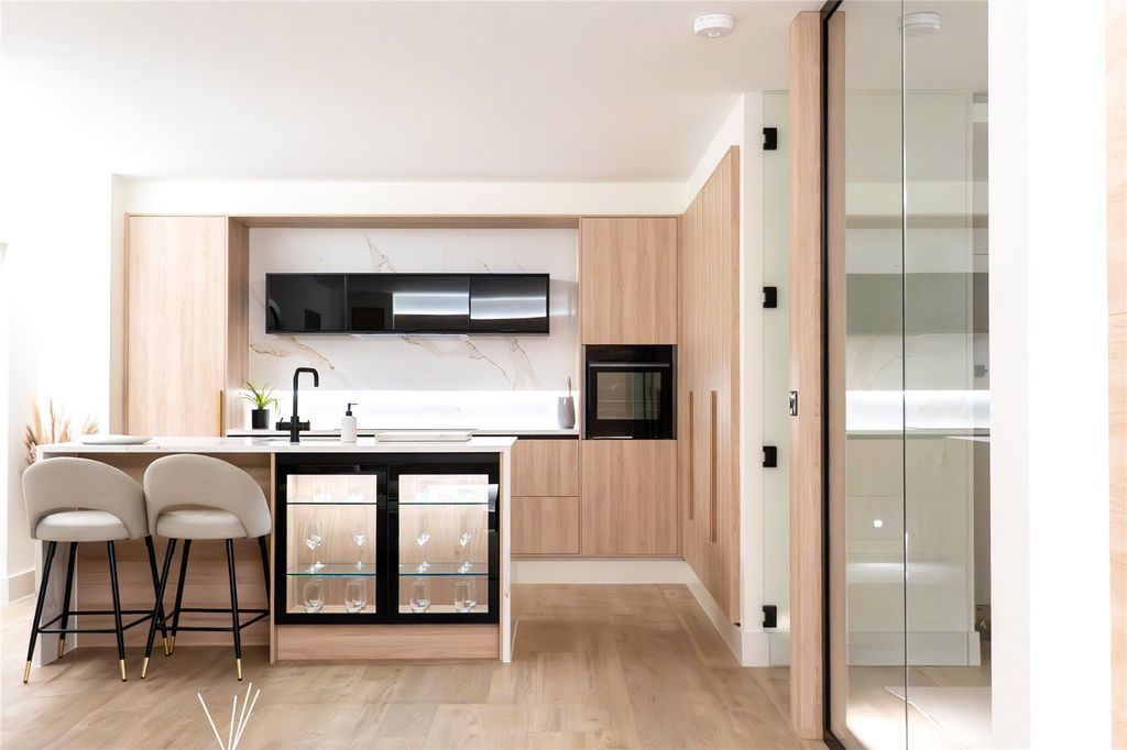 2 bed flat for saleEvans Wharf, Hemel Hempstead, Hertfordshire HP3