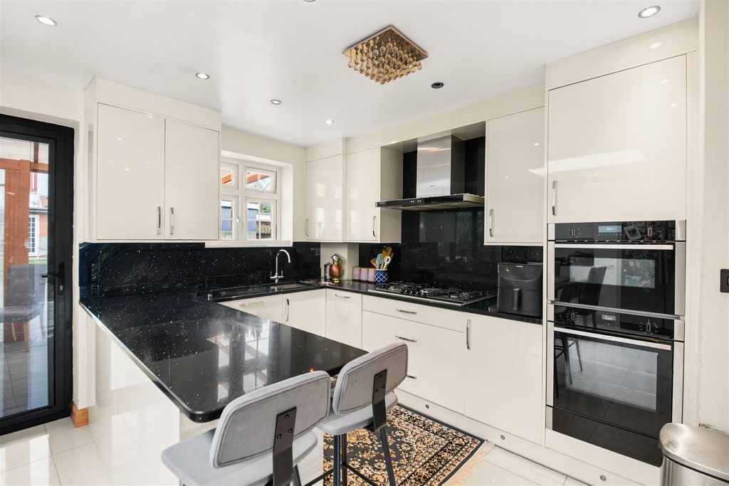 Additional image 16 of 5 bed semi-detached house for saleGrange Road, Hayes UB3