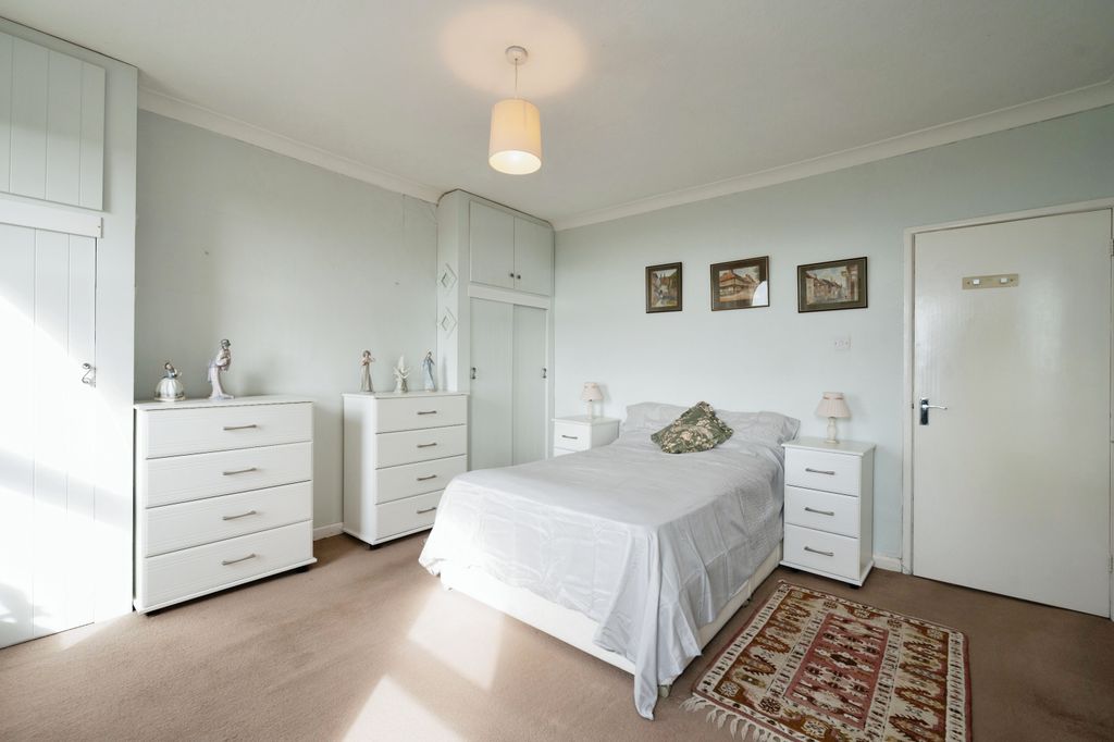 Additional image 4 of 3 bed flat for saleSea Front, Hayling Island, Hampshire PO11