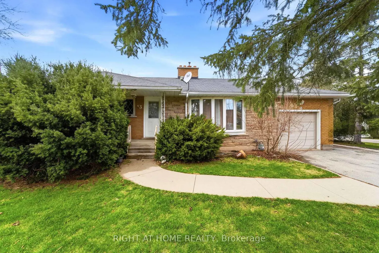 13 Westview Crescent photo 3
