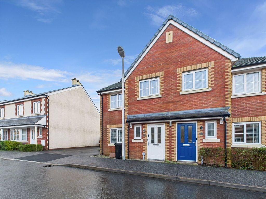 3 bed semi-detached house for saleOld Market Place, Holsworthy, Devon EX22