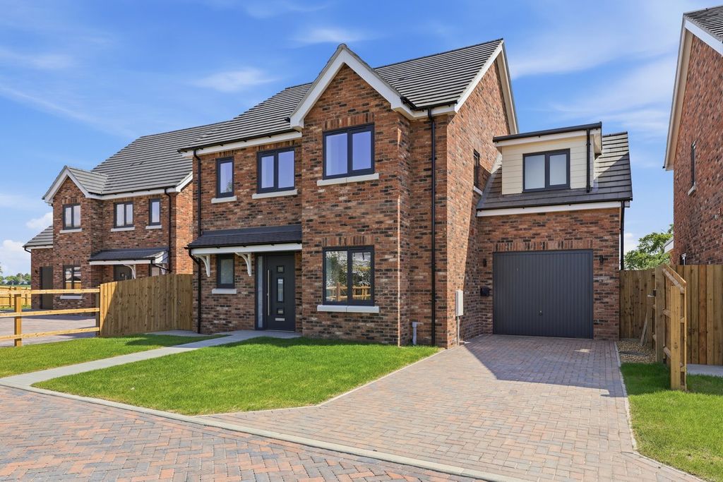 4 bed detached house for saleOakley Gardens, Little Oakley, Harwich CO12