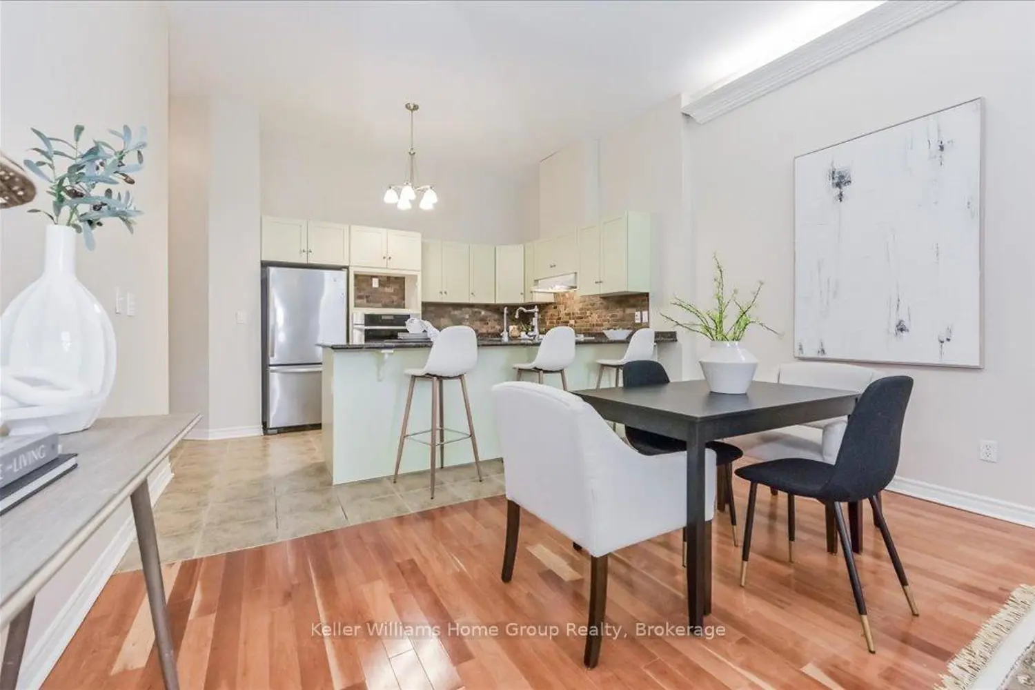 478 St. Andrew Street 104 photo 4