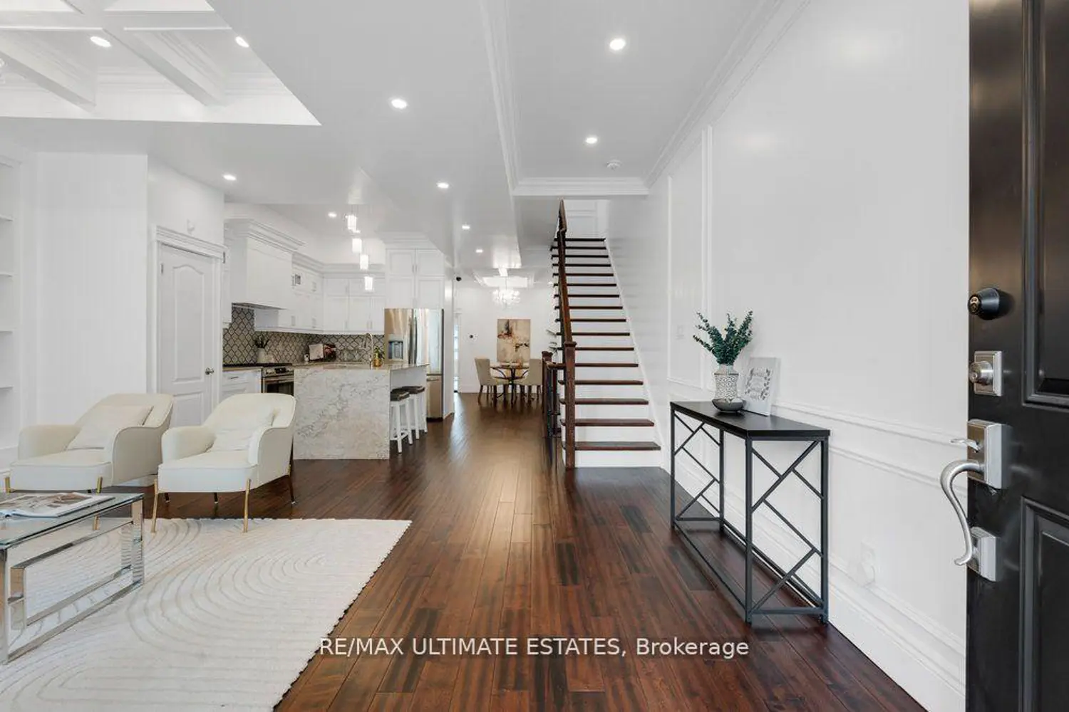 290 Bathurst Street photo 3