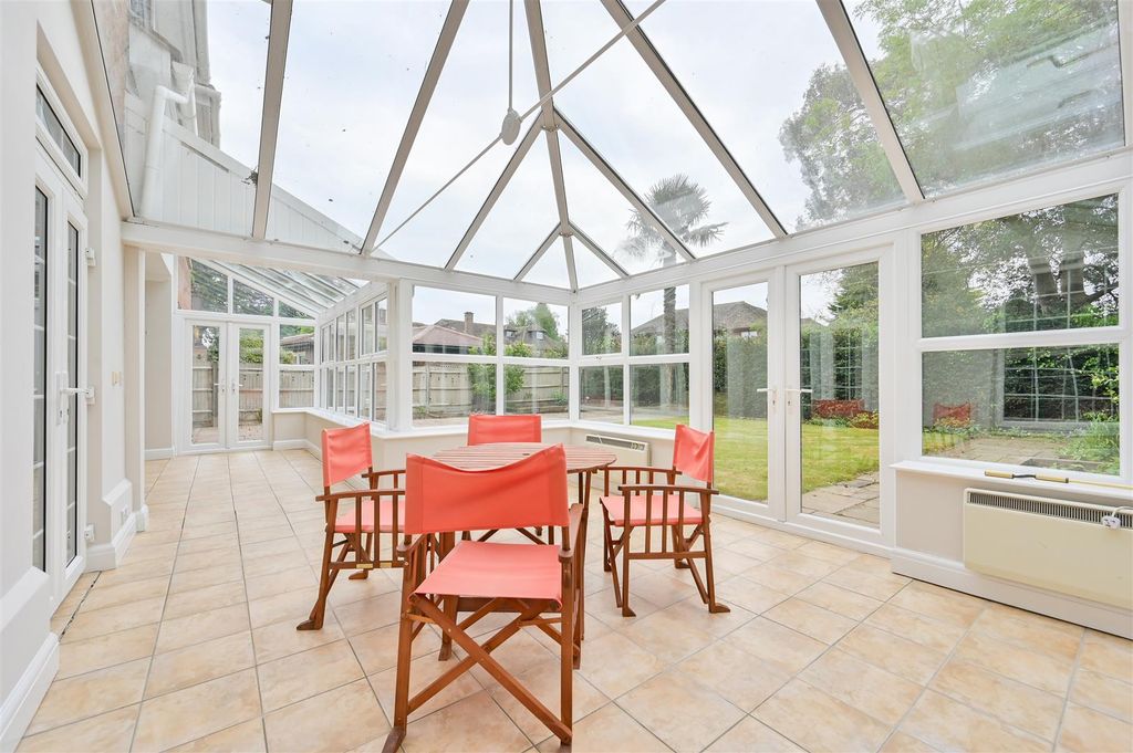 Additional image 10 of 6 bed property for saleRedbourn Lane, Harpenden AL5