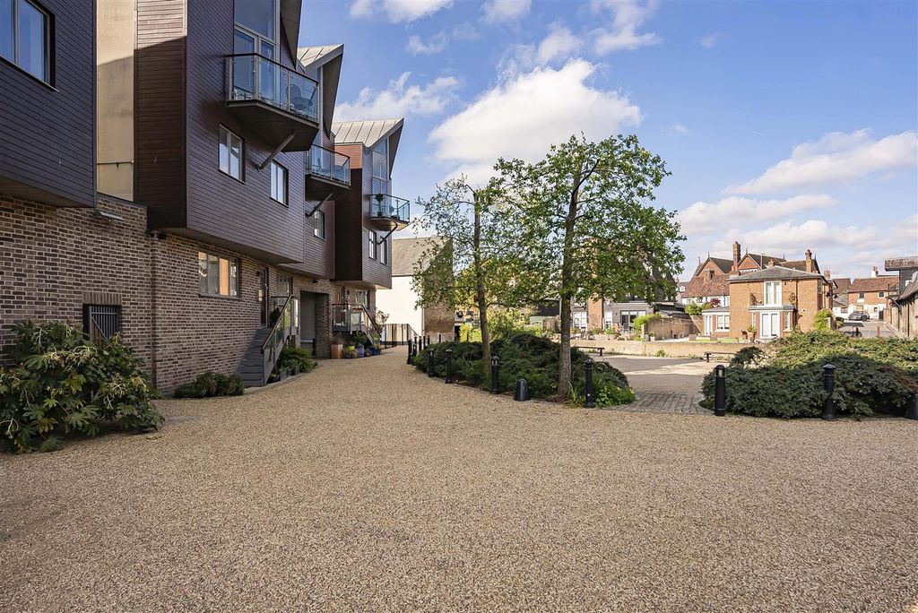 Additional image 21 of 2 bed flat for saleDolphin Yard, Maidenhead Street, Hertford SG14